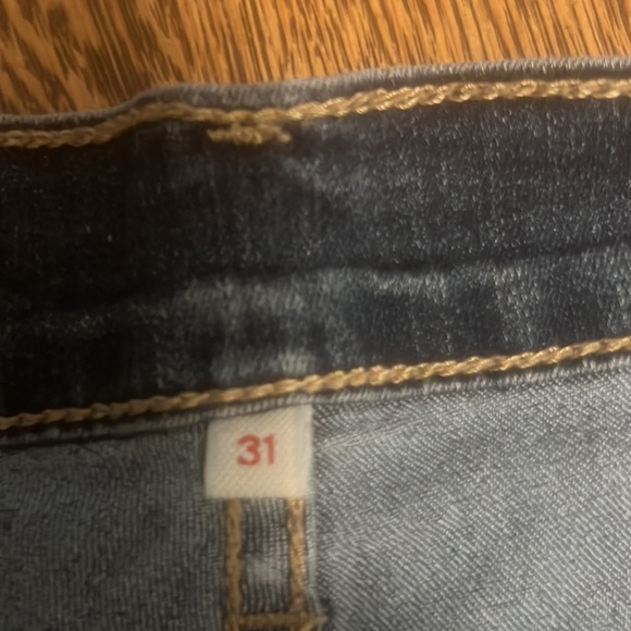 Levi’s Floral Embroidered Denim Shorts Rolled Up Hem Size 31 - Picture 6 of 7